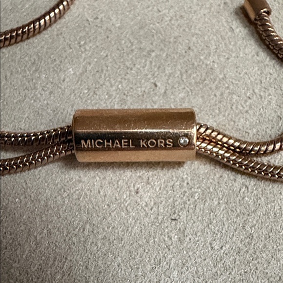 Elegant Rose Gold Heart Bracelet - Picture 3 of 3